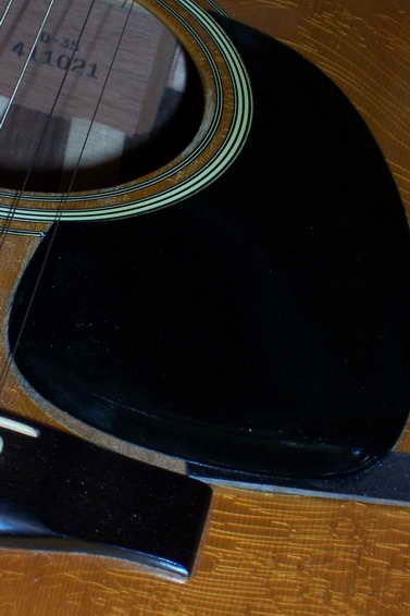 Pickguard Reparatur an Martin Dreadnought