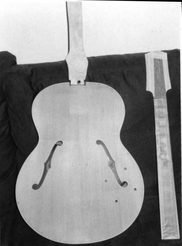 Restaurierung einer defekten Jazzgitarre aus den 50'er Jahren