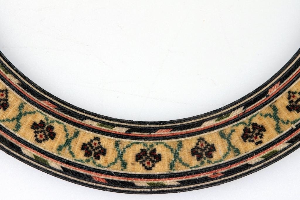 Rosette r/b/w/s Floral, Innen.Ø=91,5 b=18 h=1 Rosette r/b/w/s Floral, Innen.Ø=91,5 b=18 h=1