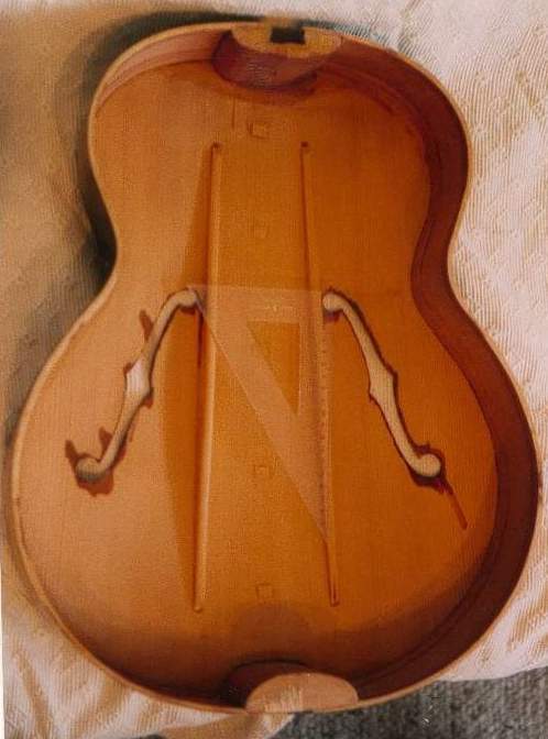 Restaurierung einer defekten Jazzgitarre aus den 50'er Jahren