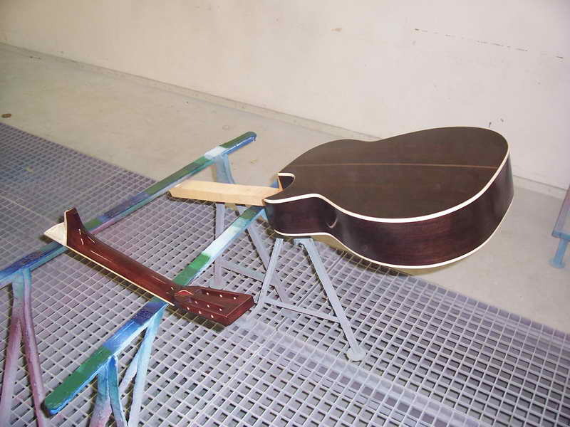 Lackierter Hals und Body