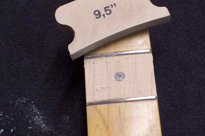 Segment-Lackierung an Fender Stratocaster Ahorn-Griffbrett