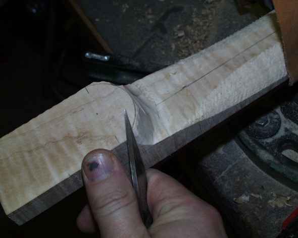 Schnitzen des Halsübergangs