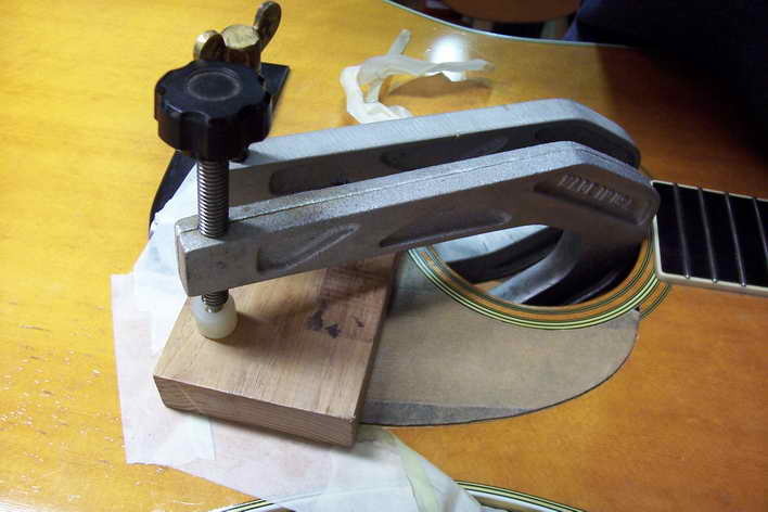 Pickguard Reparatur an Martin Dreadnought