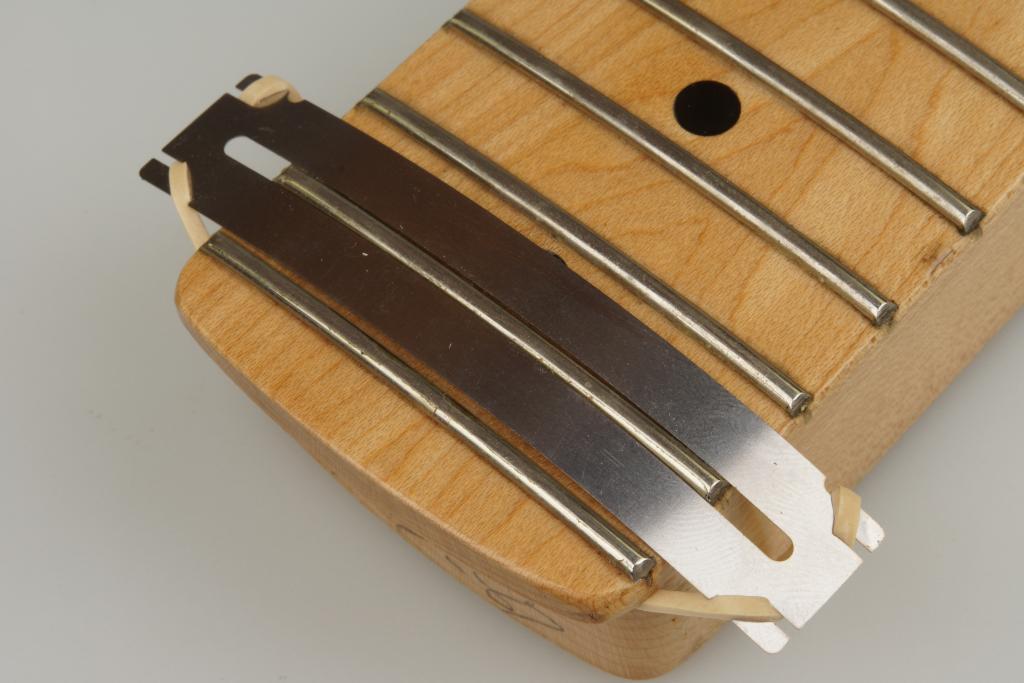 Smart Griffbrettschützer - Schmaler Bunddraht Smart Griffbrettschützer - Schmaler Bunddraht