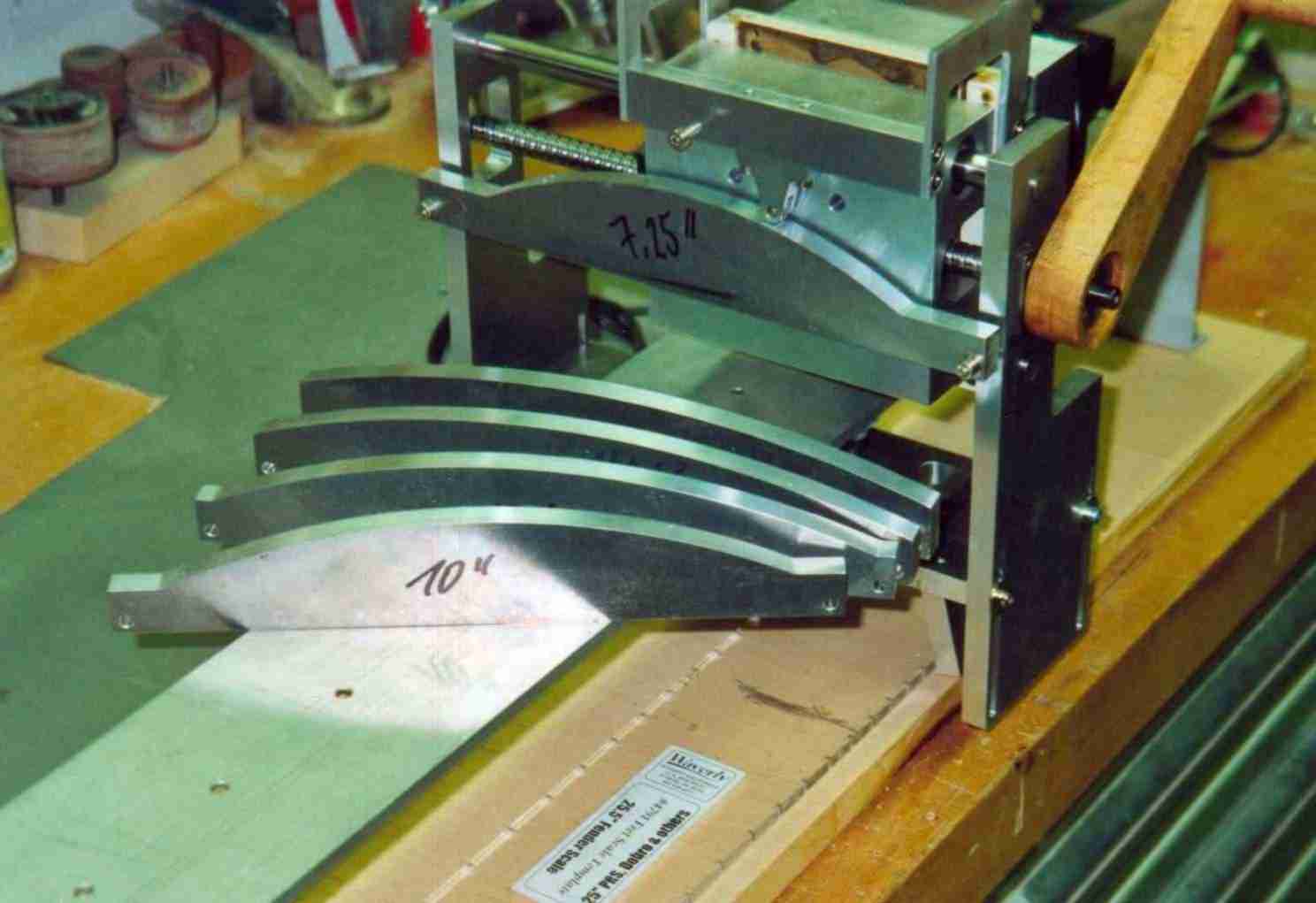 Bundsäge mit digitalem Maßstab
