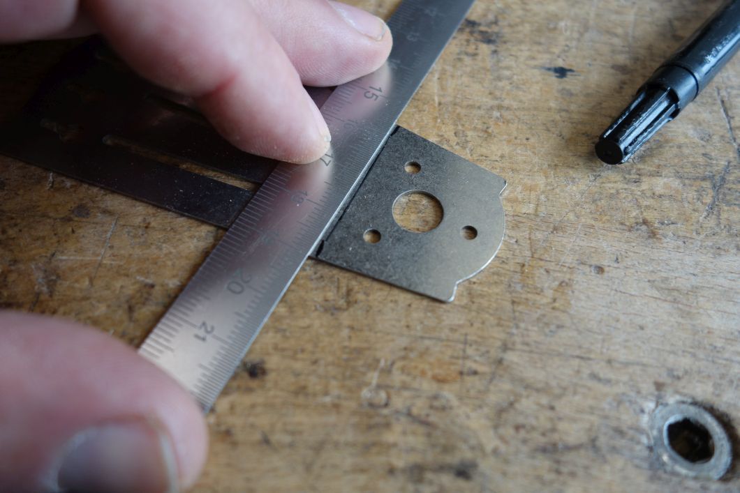 Cigarbox Saitenhalter Biegelinie anzeichnen