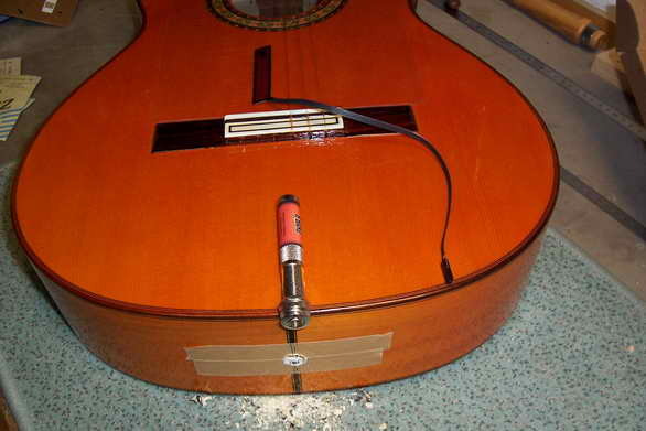 B-Band A1N-1470 Tonabnehmer-Einbau in eine Konzertgitarre