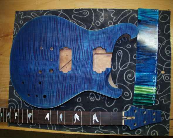 Farbmuster und nach dem Beizen