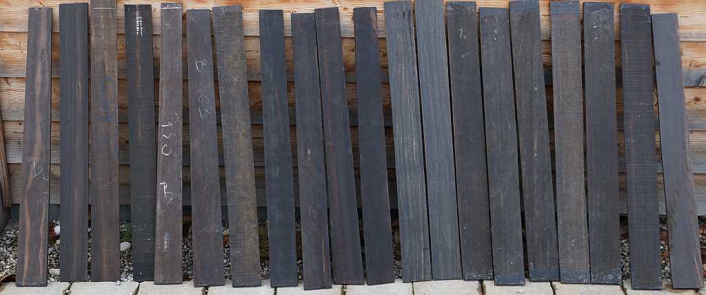 Griffbrett Ebenholz braun gestreift, 4-saiter Bass