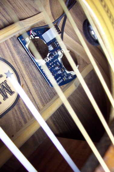 Schertler Blue Stick 3.0/70 Tonabnehmer-Einbau in eine Stahlsaiten Gitarre