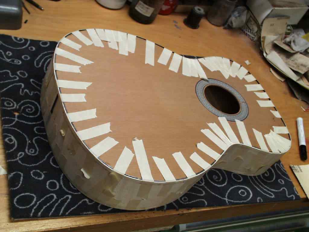 Deckenbinding befestigt