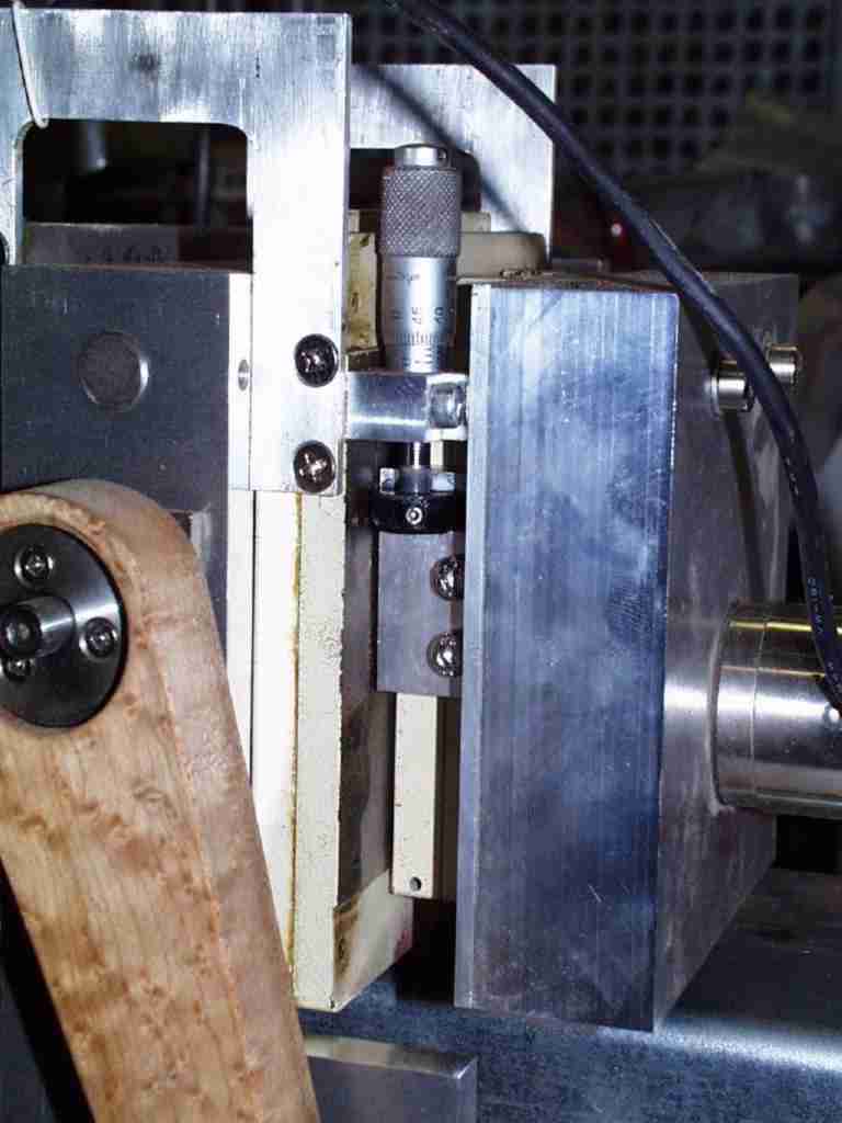 Bundsäge mit digitalem Maßstab