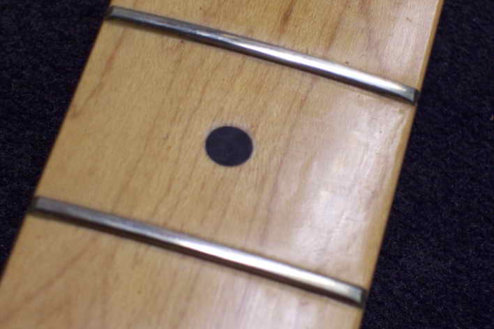 Segment-Lackierung an Fender Stratocaster Ahorn-Griffbrett