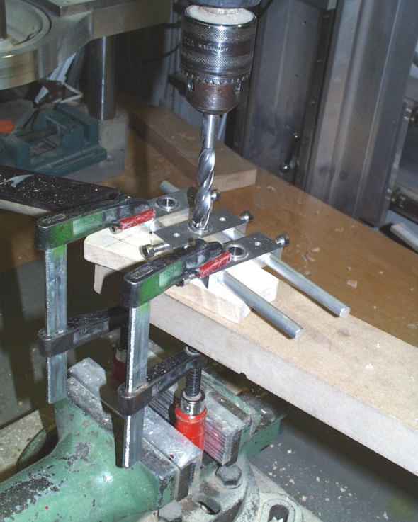 Bohren der Mechanikenlöcher