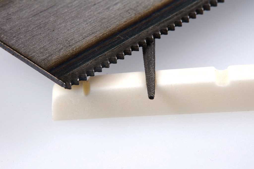 Sattelfeile Bass - Sägeblatt + Feile Sattelfeile Bass - Sägeblatt + Feile