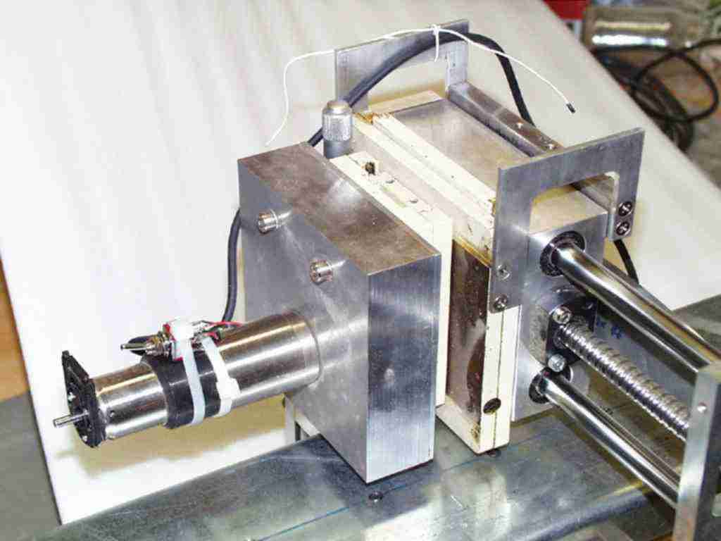 Bundsäge mit digitalem Maßstab