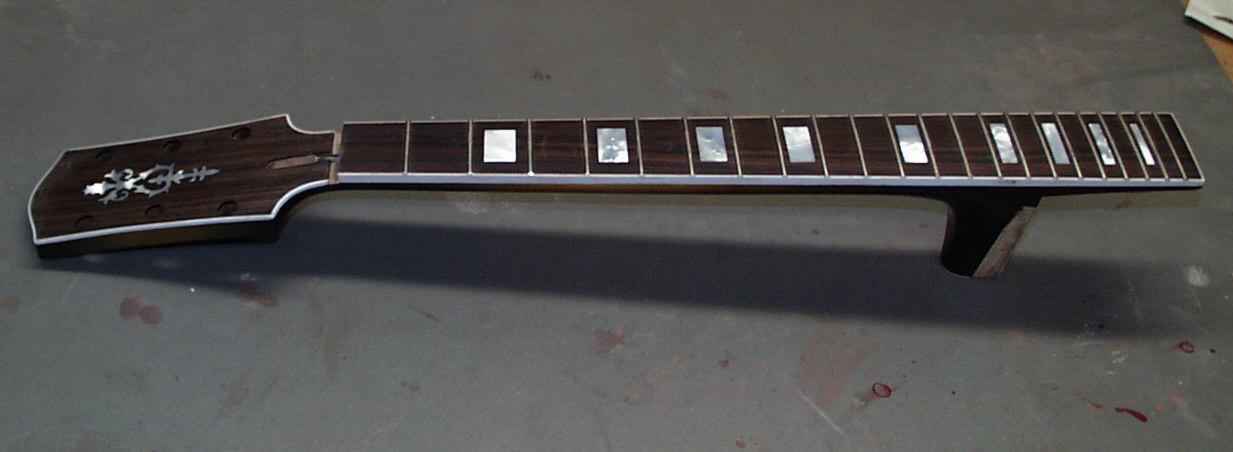 Restaurierung einer defekten Jazzgitarre aus den 50'er Jahren